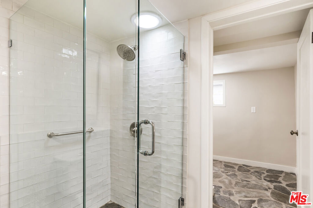 937 N Beverly Glen Boulevard Property Photo 13