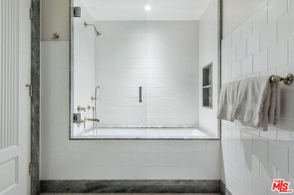 15225 Palisades Village Lane 205 Property Photo 25