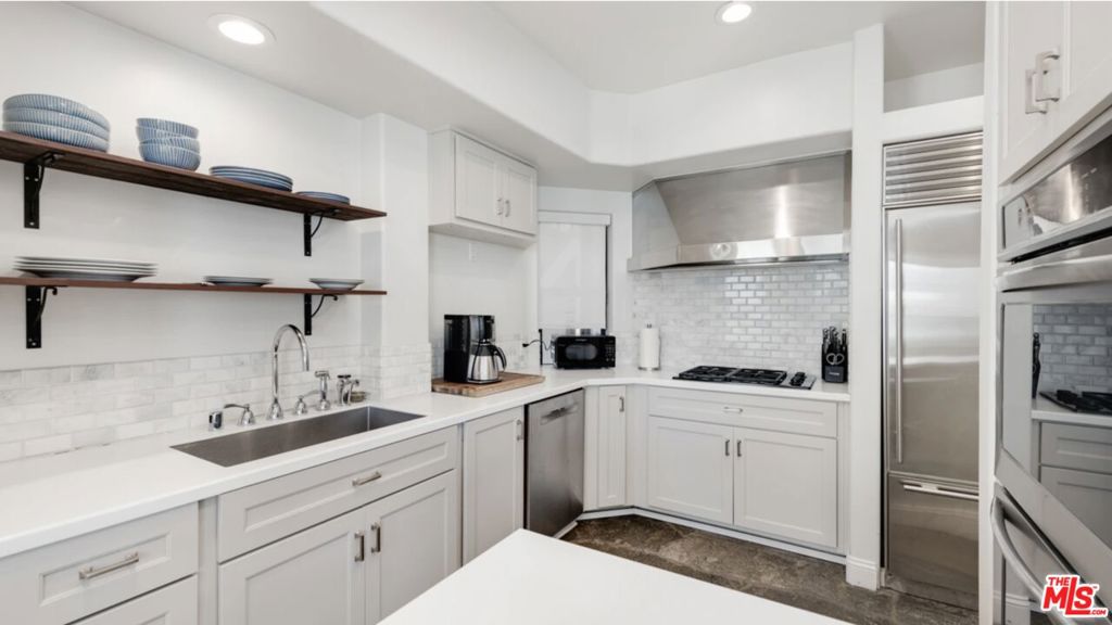 25252 Malibu Road Lower Unit Property Photo 6