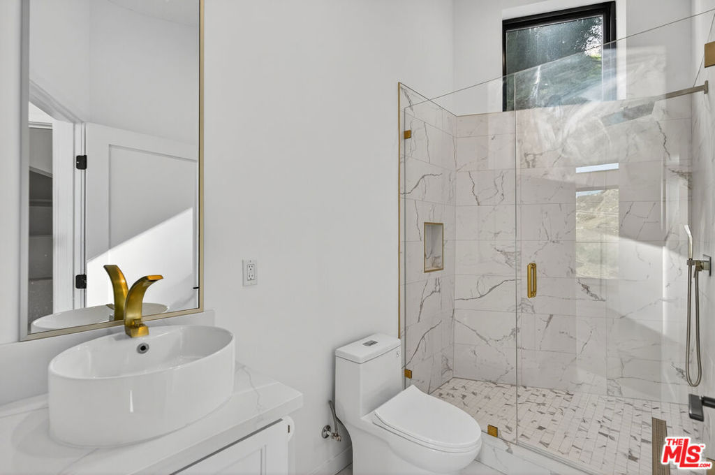 8366 Hillcroft Drive Property Photo 16