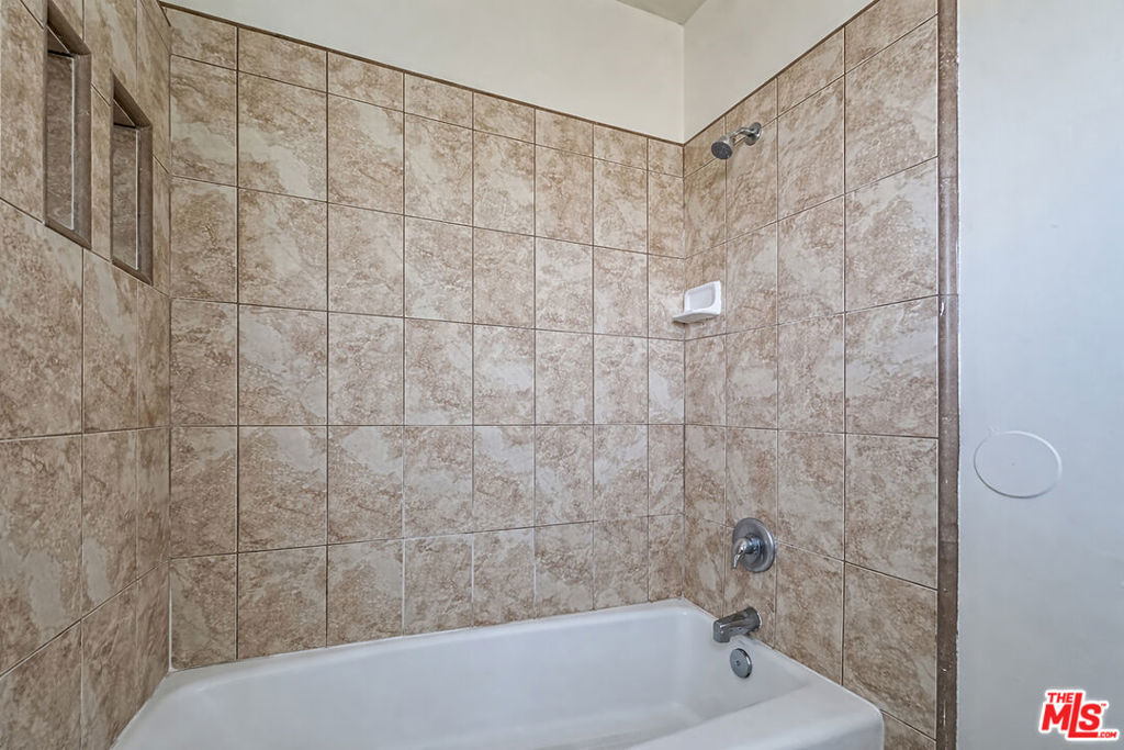 220 E Hyde Park 1 Property Photo 6