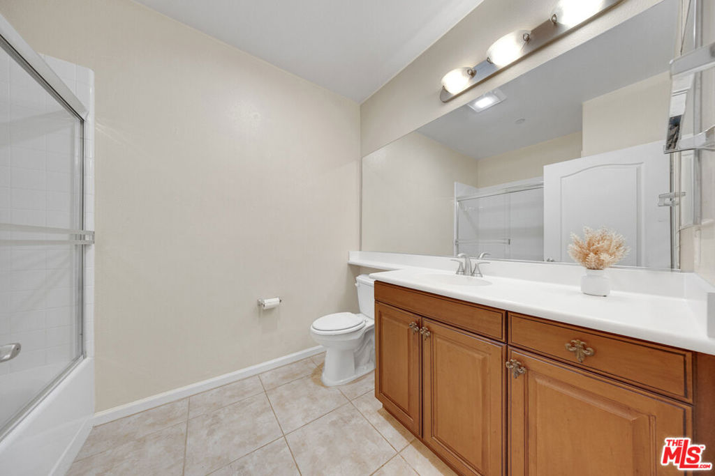 3401 S Bentley Avenue 301 Property Photo 13