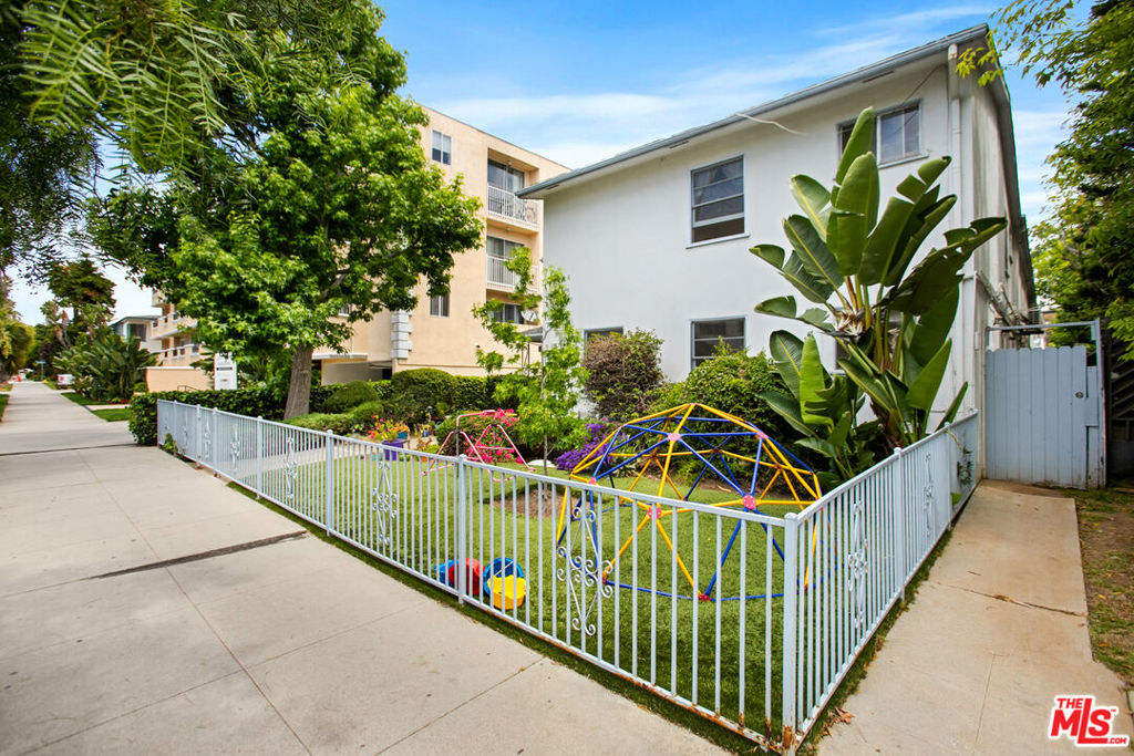 1127 5th Street Property Photo 2