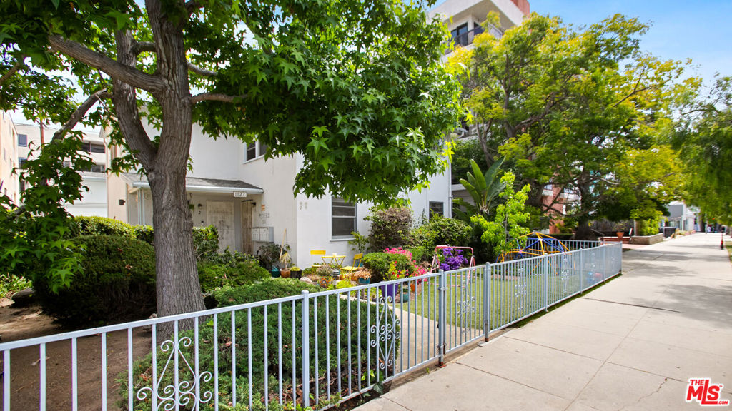 1127 5th Street Property Photo 3