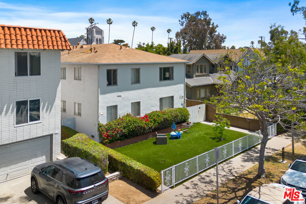 947 7th Street Property Photo 2