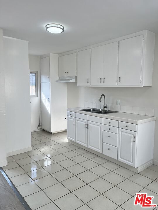 1132 S Oxford Avenue Property Photo 6