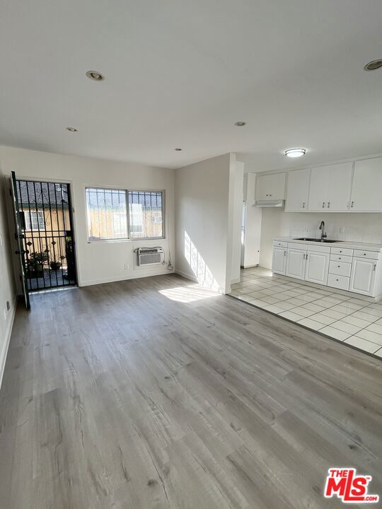 1132 S Oxford Avenue Property Photo 7