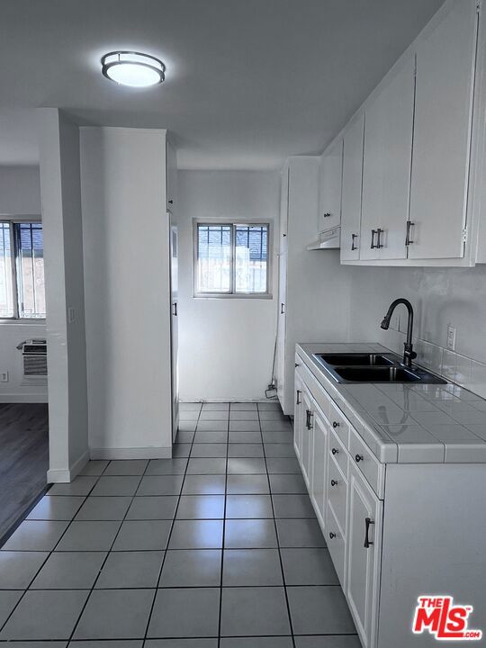 1132 S Oxford Avenue Property Photo 10