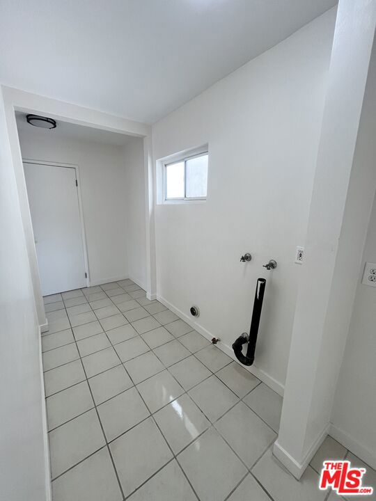 1132 S Oxford Avenue Property Photo 17