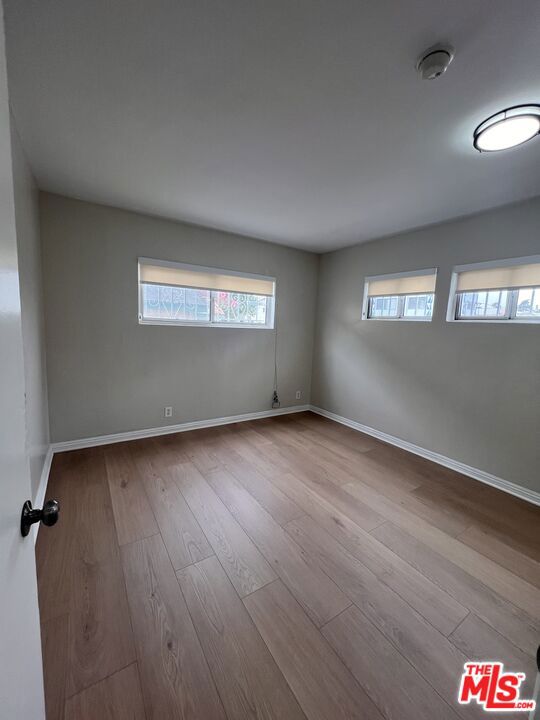 1132 S Oxford Avenue Property Photo 23