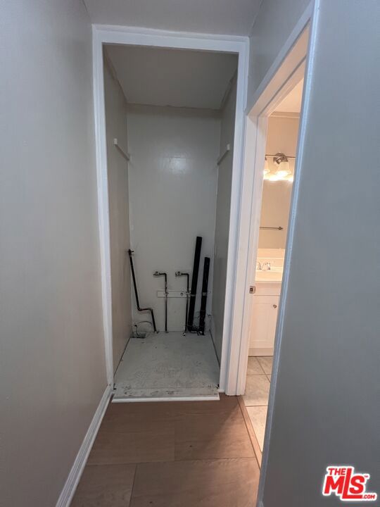1132 S Oxford Avenue Property Photo 25