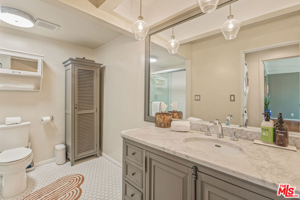 12115 San Vicente Boulevard 303 Property Photo 10