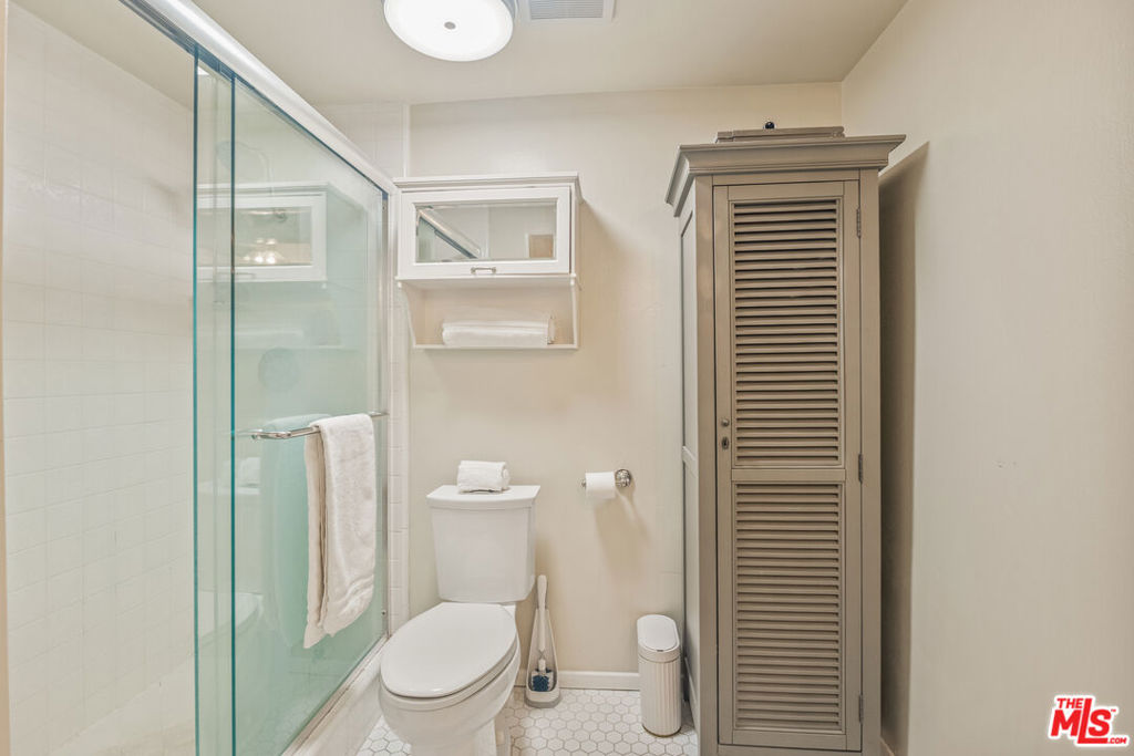 12115 San Vicente Boulevard 303 Property Photo 11