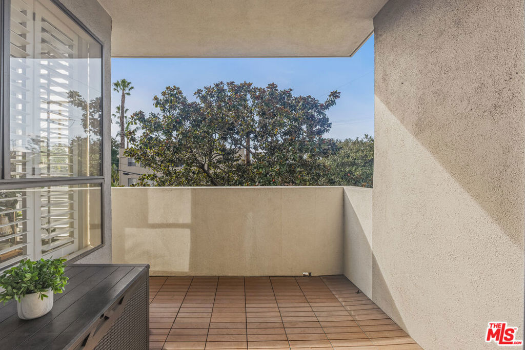 12115 San Vicente Boulevard 303 Property Photo 14