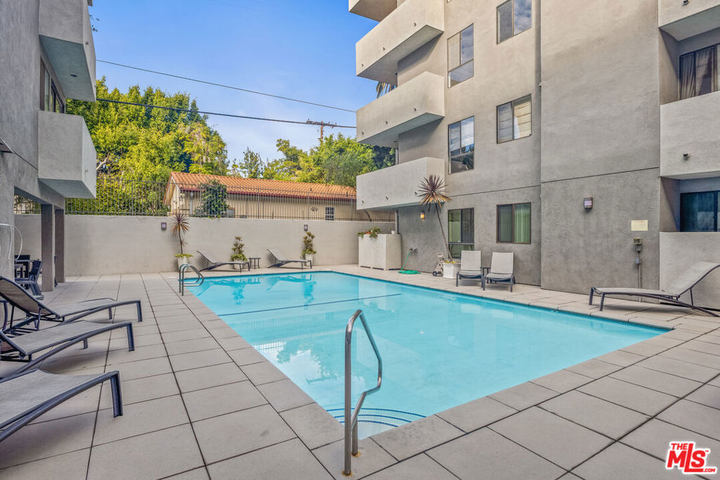 12115 San Vicente Boulevard 303 Property Photo 16