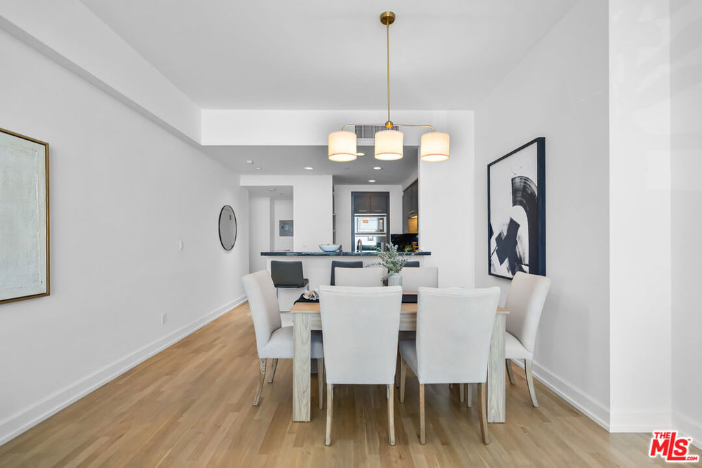900 W Olympic Boulevard 37e Property Photo 13