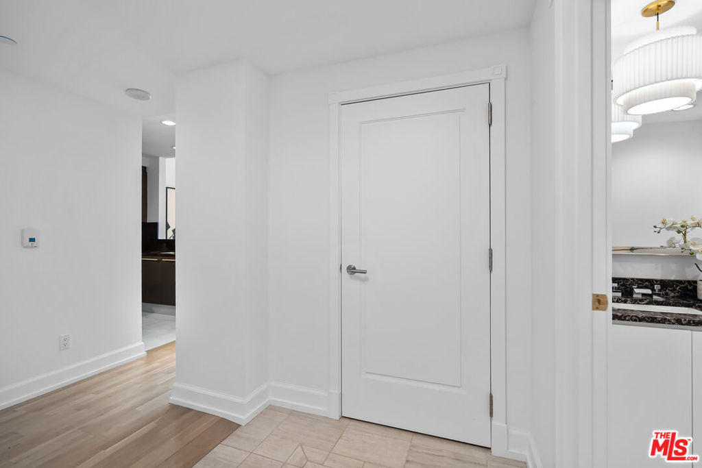900 W Olympic Boulevard 37e Property Photo 21