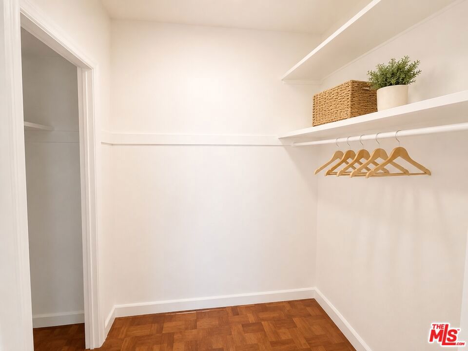 634 S Gramercy Place 304 Property Photo 5