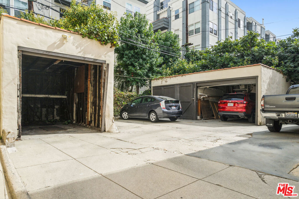 664 S Cloverdale Avenue Property Photo 8