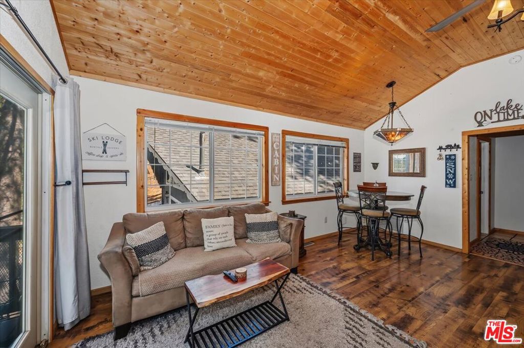 42979 Fern Avenue Property Photo 11