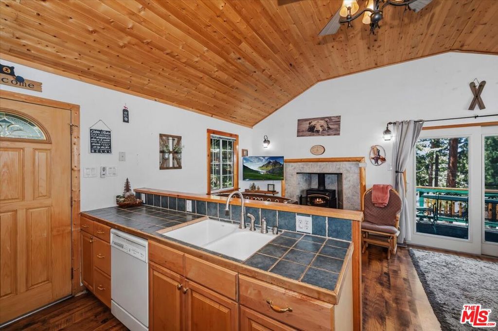 42979 Fern Avenue Property Photo 19