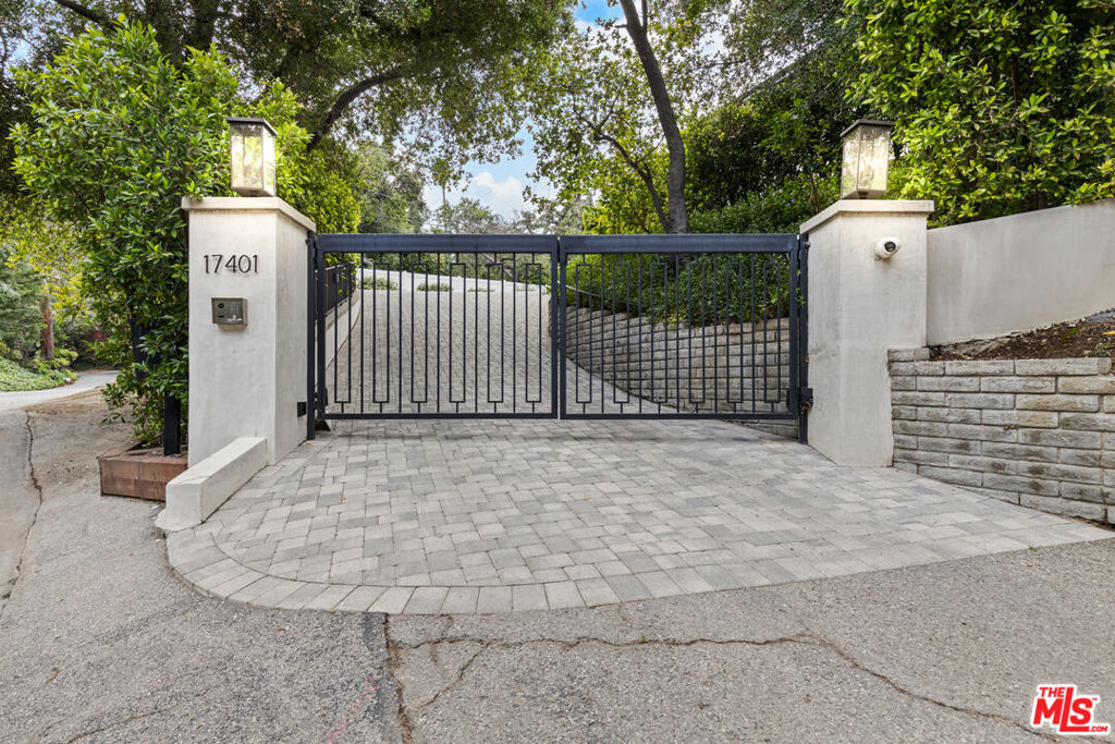 17401 Rancho Street Property Photo 2
