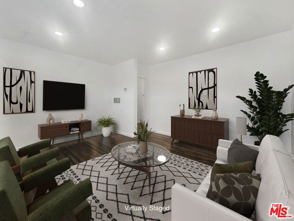 211 E 81st Street D Property Photo 1