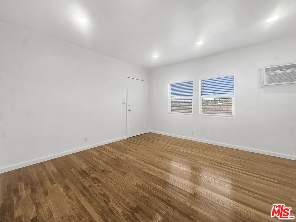 211 E 81st Street D Property Photo 2