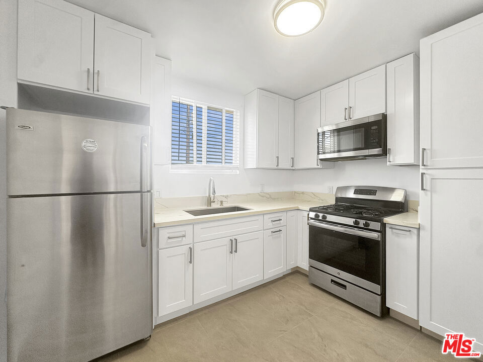 211 E 81st Street D Property Photo 4
