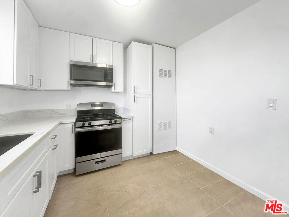 211 E 81st Street D Property Photo 5