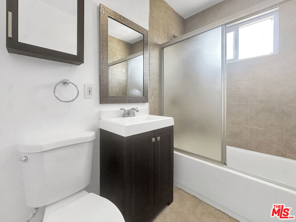 211 E 81st Street D Property Photo 6
