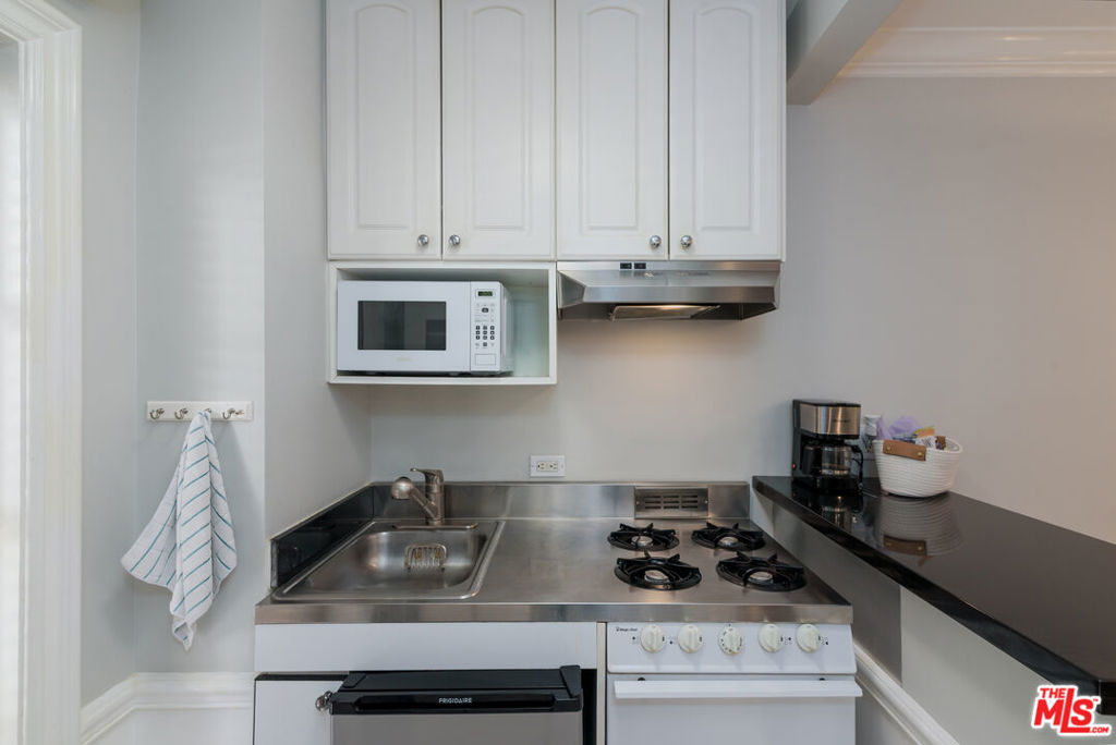 805 N Mccadden Place Property Photo 14