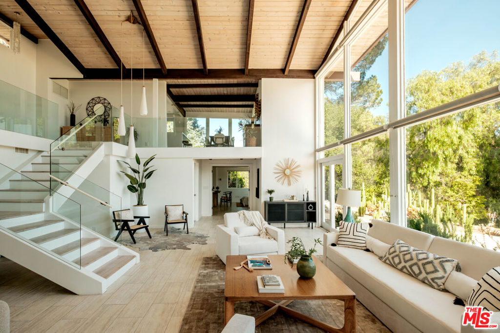 26094 Mulholland Highway Property Photo 8