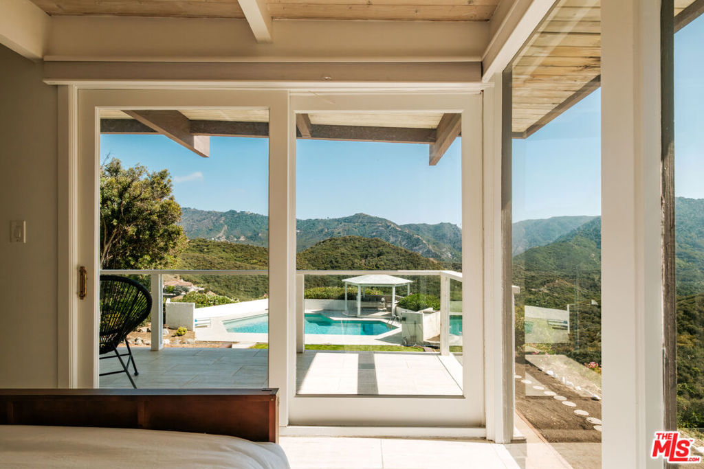 26094 Mulholland Highway Property Photo 10
