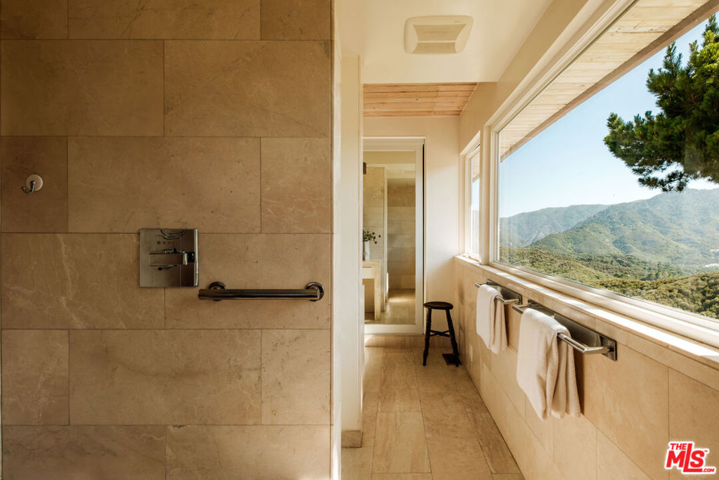 26094 Mulholland Highway Property Photo 13