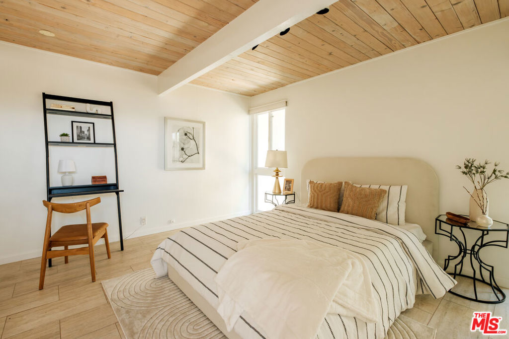 26094 Mulholland Highway Property Photo 15