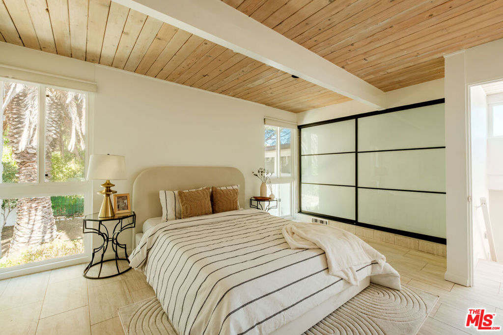 26094 Mulholland Highway Property Photo 16