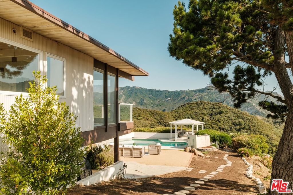 26094 Mulholland Highway Property Photo 26