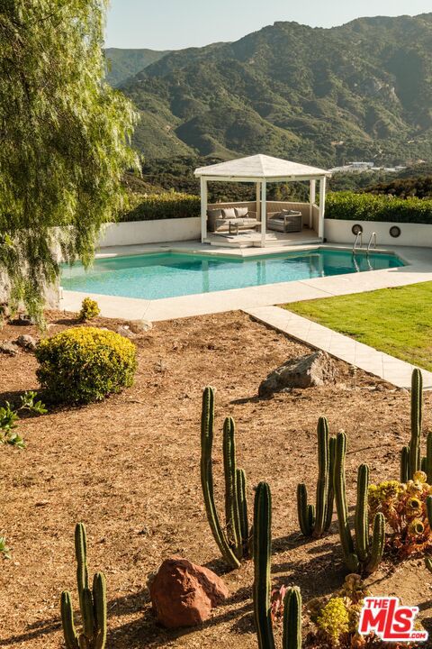 26094 Mulholland Highway Property Photo 28