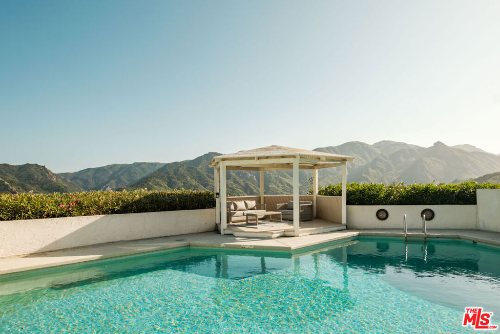 26094 Mulholland Highway Property Photo 32