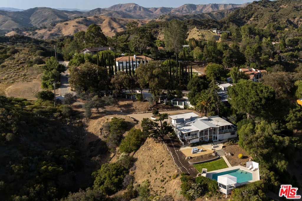 26094 Mulholland Highway Property Photo 34