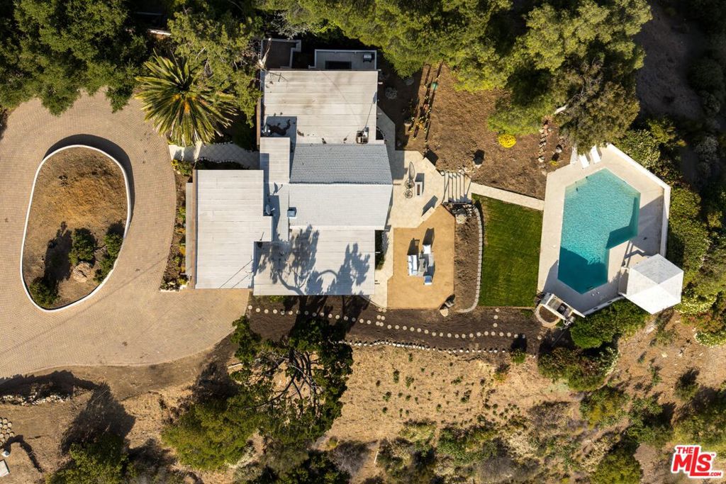 26094 Mulholland Highway Property Photo 35