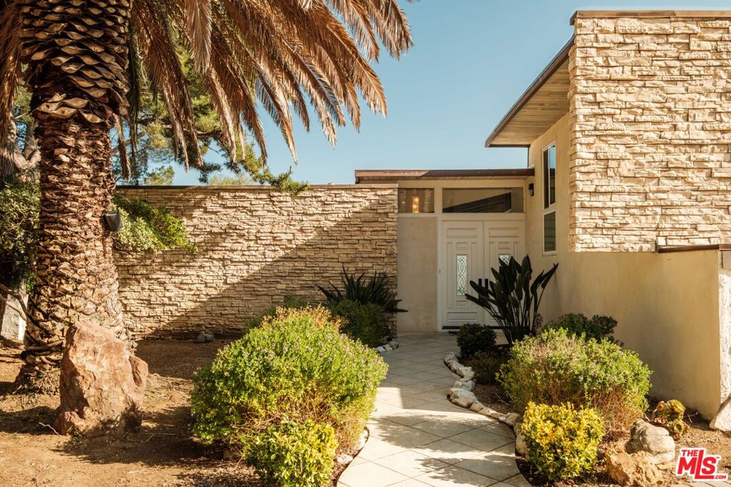 26094 Mulholland Highway Property Photo 36