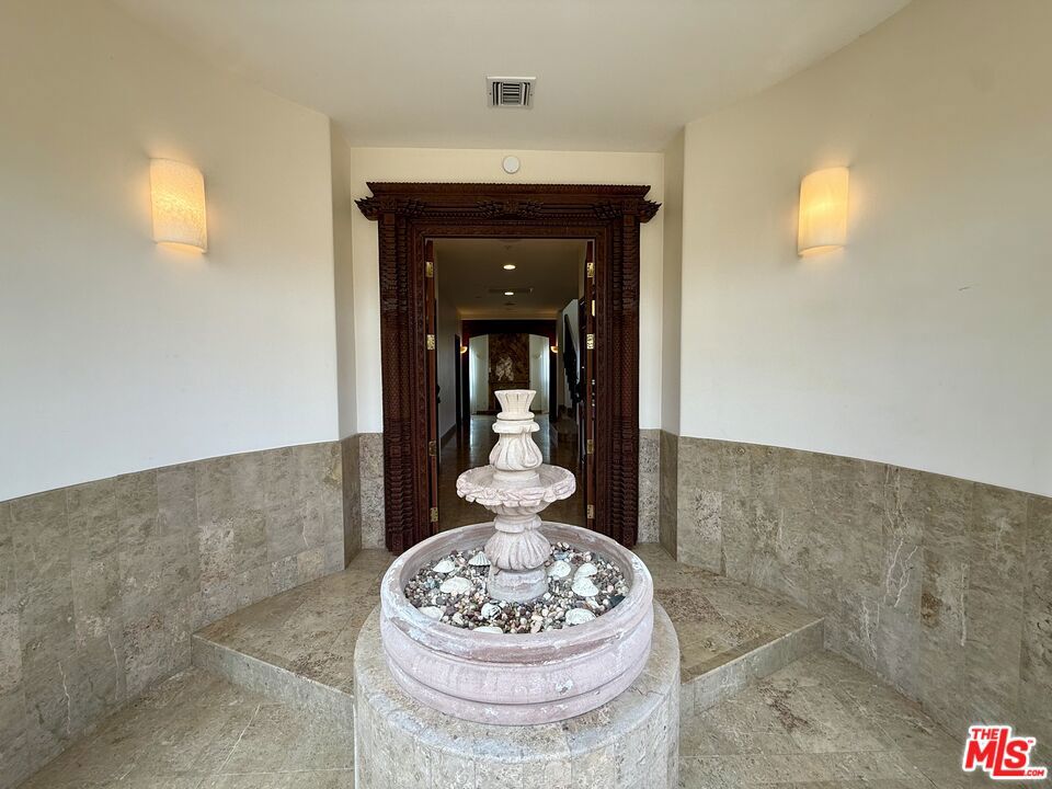 10827 Pacific View Drive Property Photo 5