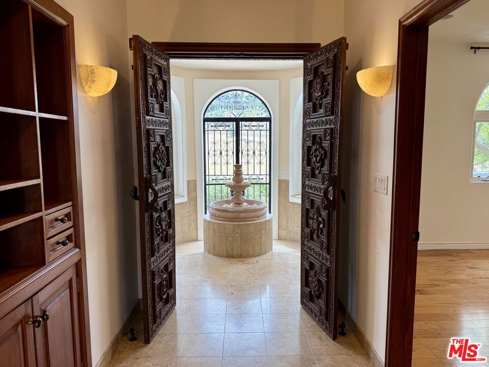 10827 Pacific View Drive Property Photo 6