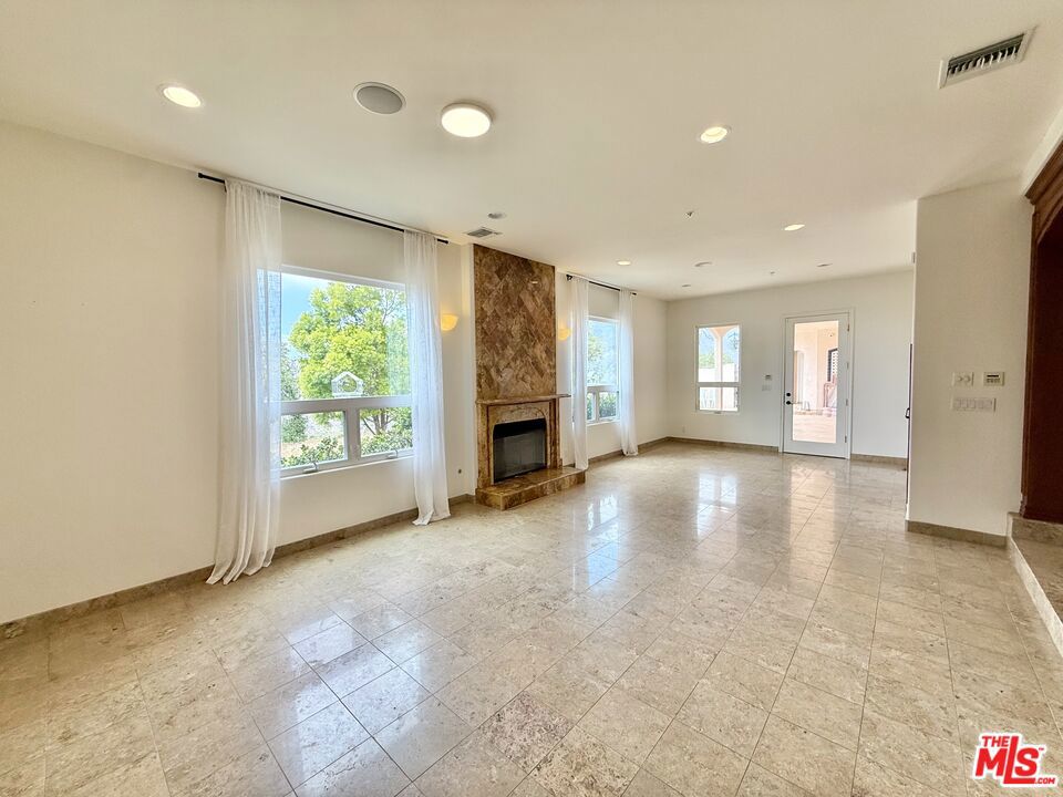 10827 Pacific View Drive Property Photo 9