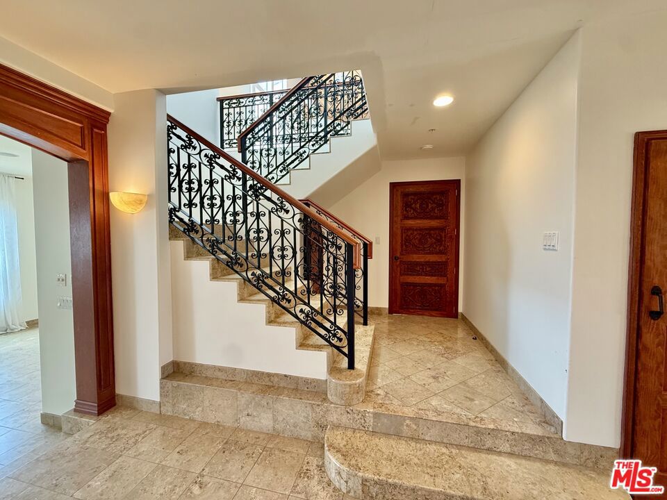 10827 Pacific View Drive Property Photo 12