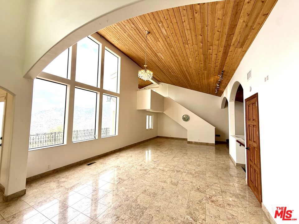 10827 Pacific View Drive Property Photo 13