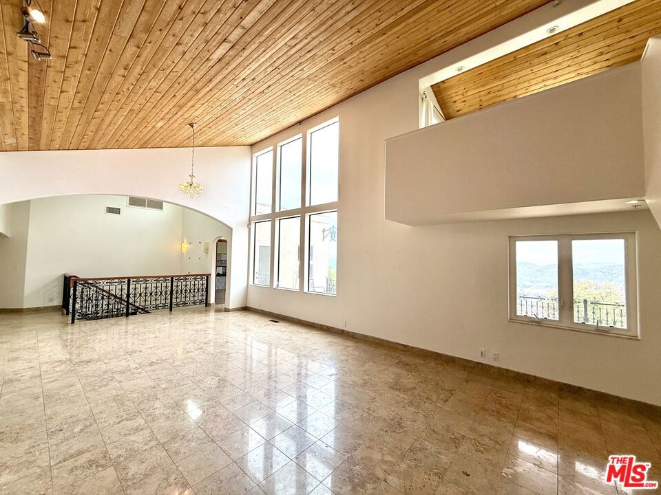 10827 Pacific View Drive Property Photo 14