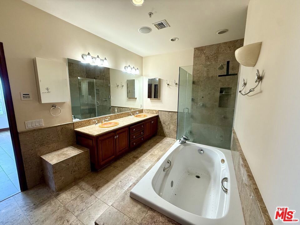 10827 Pacific View Drive Property Photo 30